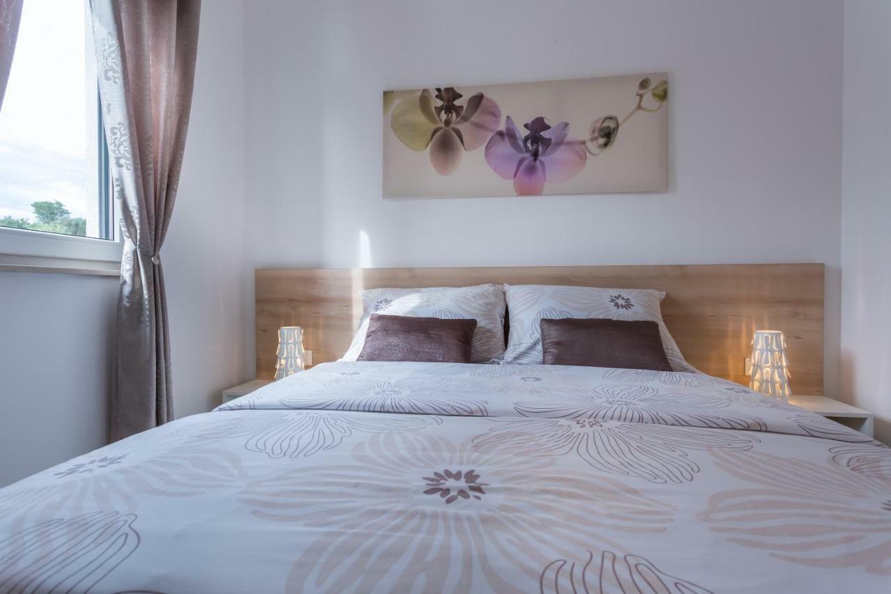 Apartment Elegance Krk Town Buitenkant foto