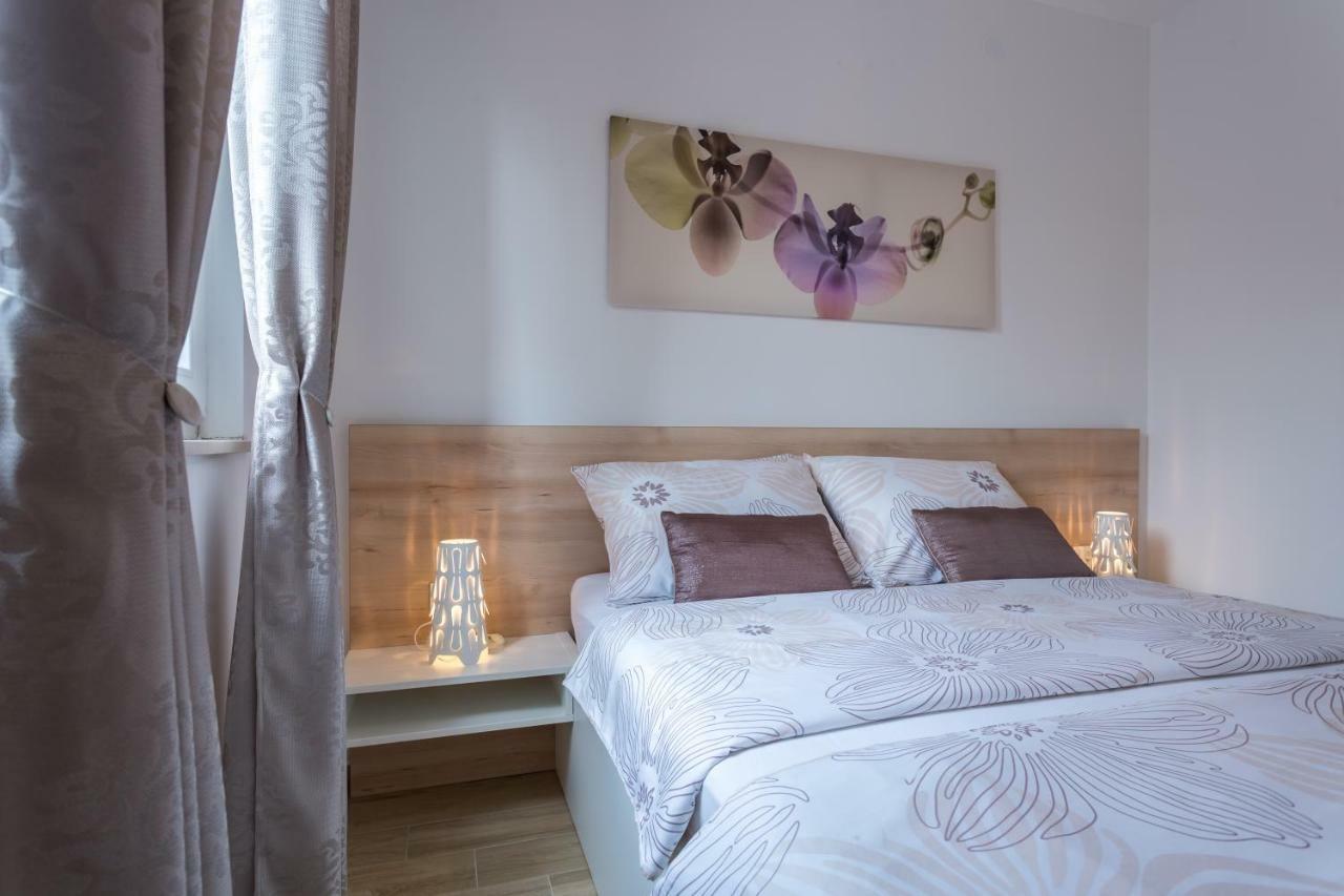Apartment Elegance Krk Town Buitenkant foto